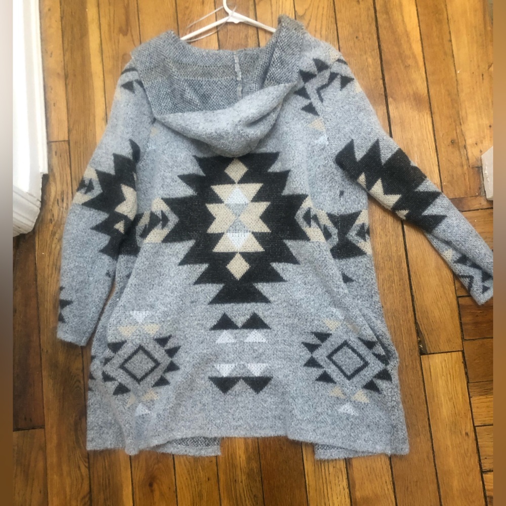 Geometric Southwestern Pattern Hooded Cardigan Sweater - Picture 4 of 6